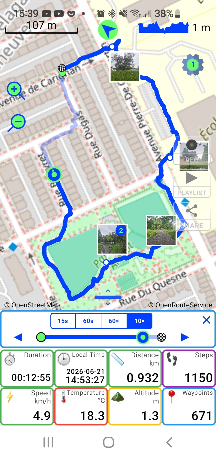 Track playback with geotagged photos and speed selector